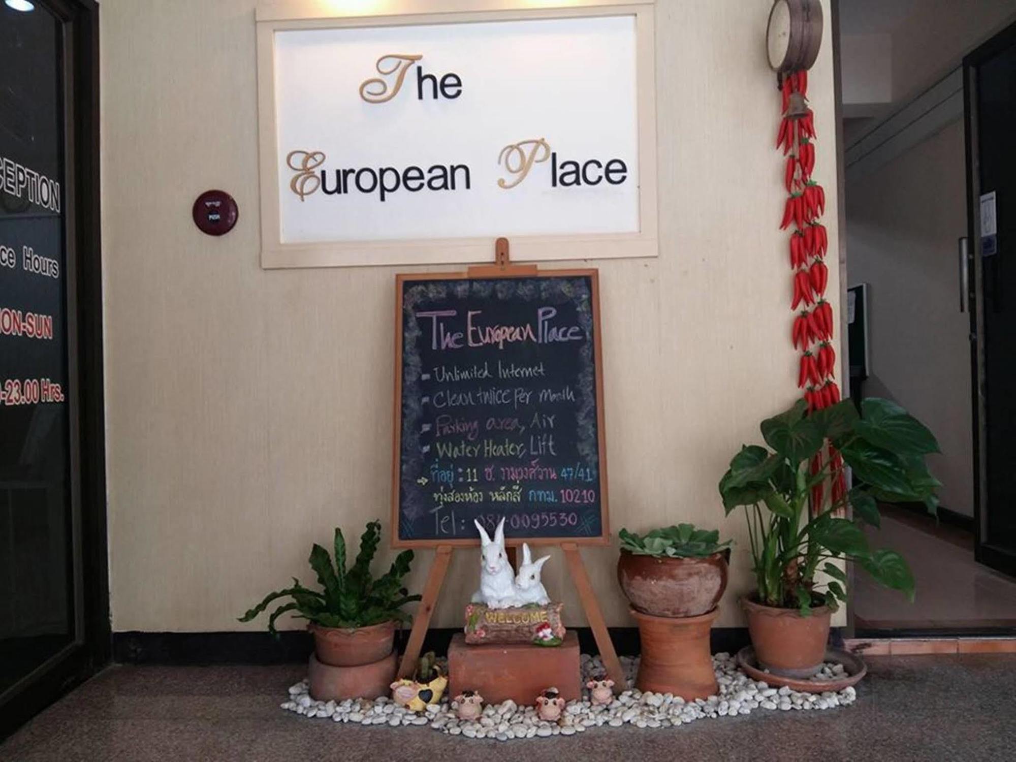The European Place Bangkok Buitenkant foto